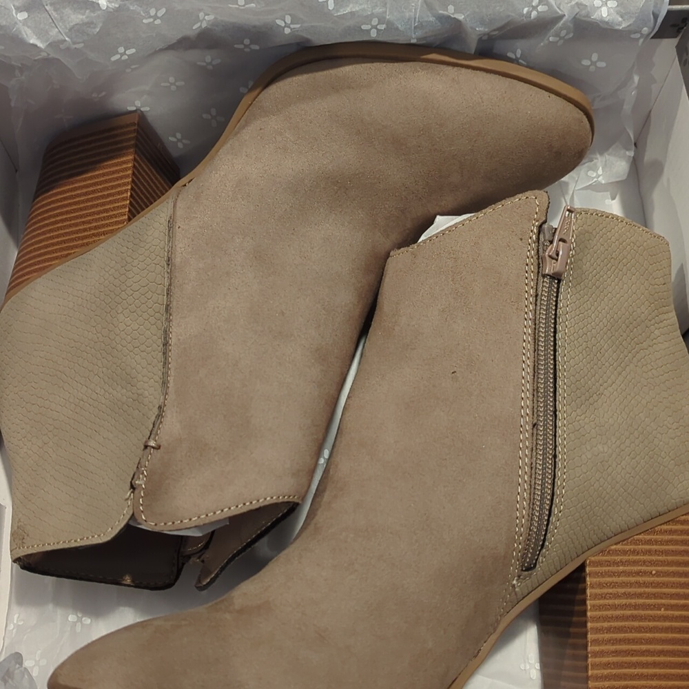 SUN and Stone Boots Suede Heeled Zipper Closure GRACEYYF Design - Picture 4 of 8